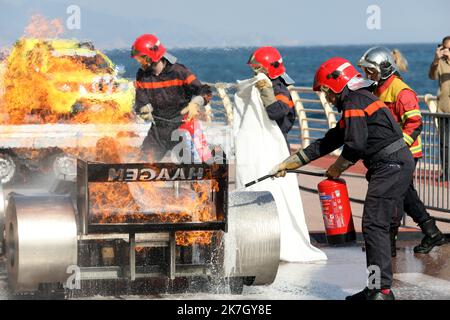 ©PHOTOPQR/NICE MATIN/Cyril Dodergny ; Monaco ; 26/03/2022 ; Monaco le 26/03/2022 - Chapiteau Fontvieille - Stade des Commissaires de piste pour les Grands Prix de Monaco (F1, e-Prix et Historique) organisé par l'Automobile Club de Monaco (ACM). - Monaco, marzo 26th 2022. Formazione sulla sicurezza per Track Marshals per il Gran Premio di Monaco (F1, e-Prix e Historic) Foto Stock