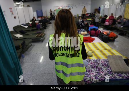 ©PHOTOPQR/LE PARISIEN/LP / Arnaud Journois ; CRACOvie ; 24/03/2022 ; REPORTAGE SUR LES REFUGIES UKRAINIENS QUI AFFLUENT EN POLOGNE DEPUIS LE DEBUT DE L'ATTAQUE RUSSE EN UKRAINEET SUR LA MANIERE DONT LES POLONAIS S'ORGANIZENT POUR LES ACCUEILLIR ET LEUR VENIR EN AIDE COMME ICI A LA GARE DE CRAVIERE, POLONIA 24TH 2022 MARZO. I rifugiati ucraini arrivano in Polonia per alcune settimane, mentre la Russia ha attaccato il loro paese Foto Stock