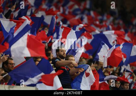 ©PHOTOPQR/LE PARISIEN/LP / ARNAUD JOURNOIS ; VILLENEUVE D'ASCQ ; 29/03/2022 ; FOOTBALL , 29/03/2022 , STADE PIERRE MAUROY DE VILLENEUVE D'ASCQ / FRANCIA - AFRIQUE DU SUD / Francia / Tribune / Francia - amichevole partita di calcio Francia vs Sud Africa. Foto Stock