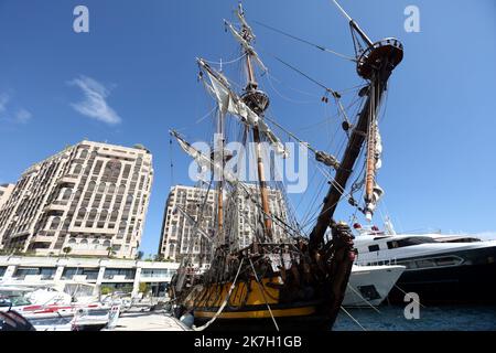 ©PHOTOPQR/NICE MATIN/Cyril Dodergny ; Cap d'Ail ; 01/04/2022 ; Cap d'Ail le 01/04/2022 - Port de Cap d'Ail - Illustrazione Frégate russe ' le Shandart ' , la réplique de la frégate du 18éme siècle - Premier navire de la flotte de la Baltique et de le Pierre Grand Yacht. - Cap d'Ail, Francen, aprile 1st 2022 la fregata Shtandart (Russo: ?????????) Fu la prima nave della flotta russa del Baltico. La sua chiglia è stata deposta il 24 aprile 1703 presso il cantiere navale -Olonetsky vicino -Olonets con decreto dello zar Pietro i e ordini emessi dal comandante Aleksandr-Menshikov. Foto Stock