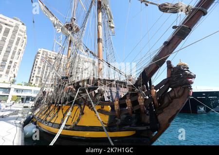 ©PHOTOPQR/NICE MATIN/Cyril Dodergny ; Cap d'Ail ; 01/04/2022 ; Cap d'Ail le 01/04/2022 - Port de Cap d'Ail - Illustrazione Frégate russe ' le Shandart ' , la réplique de la frégate du 18éme siècle - Premier navire de la flotte de la Baltique et de le Pierre Grand Yacht. - Cap d'Ail, Francen, aprile 1st 2022 la fregata Shtandart (Russo: ?????????) Fu la prima nave della flotta russa del Baltico. La sua chiglia è stata deposta il 24 aprile 1703 presso il cantiere navale -Olonetsky vicino -Olonets con decreto dello zar Pietro i e ordini emessi dal comandante Aleksandr-Menshikov. Foto Stock