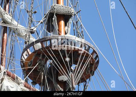 ©PHOTOPQR/NICE MATIN/Cyril Dodergny ; Cap d'Ail ; 01/04/2022 ; Cap d'Ail le 01/04/2022 - Port de Cap d'Ail - Illustrazione Frégate russe ' le Shandart ' , la réplique de la frégate du 18éme siècle - Premier navire de la flotte de la Baltique et de le Pierre Grand Yacht. - Cap d'Ail, Francen, aprile 1st 2022 la fregata Shtandart (Russo: ?????????) Fu la prima nave della flotta russa del Baltico. La sua chiglia è stata deposta il 24 aprile 1703 presso il cantiere navale -Olonetsky vicino -Olonets con decreto dello zar Pietro i e ordini emessi dal comandante Aleksandr-Menshikov. Foto Stock