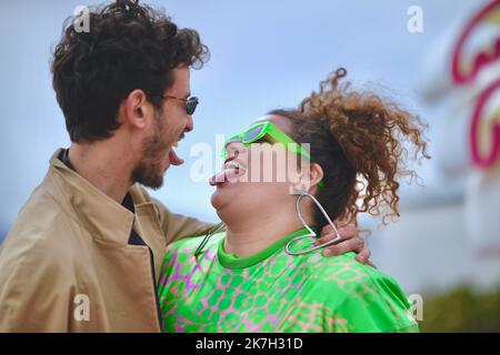 ©Agence Franck Castel/MAXPPP - 01/04/2022 CANNES, FRANCIA - 02 APRILE Levin Leib Lev e Maya Landsmann partecipano alla fotocellula 'The Lesson' durante il 5th° Festival delle Canneserie il 02 aprile 2022 a Cannes, Francia. Foto Stock