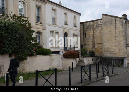 ©PHOTOPQR/SUD OUEST/Fabien Cottereau Bordeaux ; 27/04/2022 ; le 19 avril, Sergey Protosenya, un dirigeant du géant de l'énergie russe Novatek, était retrouvé sans vie aux côtés de sa femme et sa fille dans une villa de location à del Mar, en Espagne. Le Corps du Millionnaire a été découvert pendu dans le jardin de la villa. SA femme et sa fille auraient été tuées à l'arme blanche. Bordeaux, Francia, 27th 2022 aprile - il 19 aprile Sergey Protosenya, un dirigente del gigante russo dell'energia Novatek, è stato trovato morto accanto a sua moglie e figlia in una villa in affitto a Lloret de Mar, Spagna. Il b Foto Stock