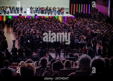 ©Gerard Cambon / le Pictorium/MAXPPP - Aubervilliers 08/05/2022 Gerard Cambon / le Pictorium - 8/5/2022 - Francia / Ile-de-France / Aubervilliers - Convenzione Nupes elezioni legislative 2022 Docks de Paris Aubervilliers avec la France Insoumise, Europe Ecologie Les verts, le parti comuniste et le parti sociiste. / 8/5/2022 - Francia / Ile-de-France (regione) / Aubervilliers - Convenzione Nupes elezioni legislative 2022 Docks di Parigi Aubervilliers con la Francia Insoumise, Europa Ecologie Les verts, il Partito comunista e il Partito socialista. Foto Stock