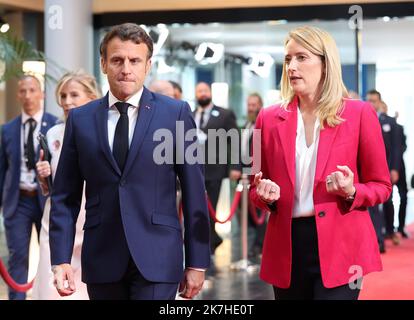 ©PHOTOPQR/DNA/Laurent REA ; Strasburgo ; 09/05/2022 ; Emmanuelle Macron accueilli au Parlement Européen par Roberta Metsola lors de la clôture officielle de la Conférence sur l'avenir de l'Europe Parlamento europeo Presidente Roberta Metsola e Presidente francese Emmanuel Macron prima della riunione conclusiva della Conferenza sul futuro dell'Europa al Parlamento europeo a Strasburgo, Francia, 09 maggio 2022. Foto Stock