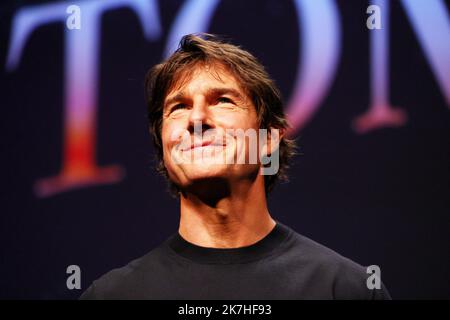 ©PHOTOPQR/NICE MATIN/Sébastien Botella ; Cannes ; 16/05/2022 ; Rencontre avec Tom Cruise au festival de Cannes l'attore statunitense Tom Cruise parla durante un 'Rendez-Vous with Tom Cruise' alla 75th edizione del Festival del cinema di Cannes a Cannes, nel sud della Francia, il 18 maggio 2022. Foto Stock