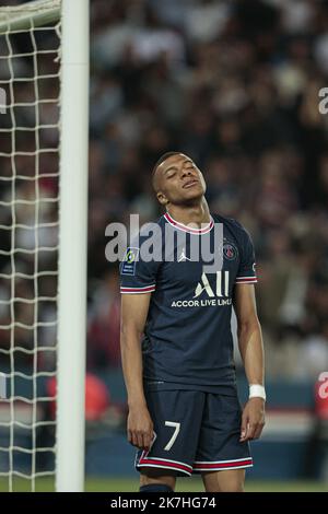 ©Sebastien Muylaert/MAXPPP - Parigi 21/05/2022 Kylian Mbappe di Parigi Saint Germain reagisce durante la partita Ligue 1 Uber mangia tra Parigi Saint Germain e FC Metz al Parc des Princes di Parigi, Francia. 21.05.2022 Foto Stock