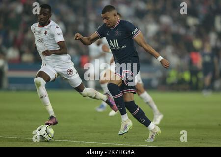 ©Sebastien Muylaert/MAXPPP - Parigi 21/05/2022 Kylian Mbappe di Parigi Saint-Germain corre con la palla durante la partita Ligue 1 Uber mangia tra Parigi Saint Germain e FC Metz al Parc des Princes di Parigi, Francia. 21.05.2022 Foto Stock