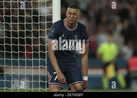 ©Sebastien Muylaert/MAXPPP - Parigi 21/05/2022 Kylian Mbappe di Parigi Saint Germain reagisce durante la partita Ligue 1 Uber mangia tra Parigi Saint Germain e FC Metz al Parc des Princes di Parigi, Francia. 21.05.2022 Foto Stock