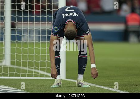 ©Sebastien Muylaert/MAXPPP - Parigi 21/05/2022 Kylian Mbappe di Parigi Saint Germain reagisce durante la partita Ligue 1 Uber mangia tra Parigi Saint Germain e FC Metz al Parc des Princes di Parigi, Francia. 21.05.2022 Foto Stock