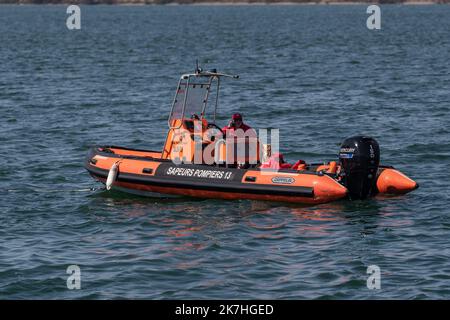 ©Nicolas Beaumont / le Pictorium/MAXPPP - Fos-sur-Mer 18/05/2022 Nicolas Beaumont / le Pictorium - 18/5/2022 - Francia / Provence-Alpes-Cote d'Azur / Fos-sur-Mer - Bateau de surveillance des Pompiers du SDIS 13 / 18/5/2022 - Francia / Provence-Alpes-Cote d'Azur / Fos-sur-Mer - SDIS 13 vigne antincendio Foto Stock