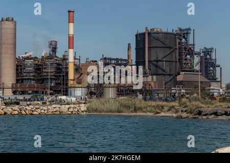 ©Nicolas Beaumont / le Pictorium/MAXPPP - Fos-sur-Mer 18/05/2022 Nicolas Beaumont / le Pictorium - 18/5/2022 - Francia / Provenza-Alpi-Costa Azzurra / Fos-sur-Mer - Usine de siderurgie de Fos-sur-Mer. / 18/5/2022 - Francia / Provence-Alpes-Cote d'Azur / Fos-sur-Mer - Fos-sur-Mer fabbrica di ferro e acciaio. Foto Stock