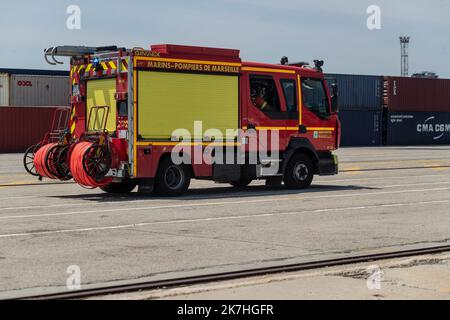 ©Nicolas Beaumont / le Pictorium/MAXPPP - Fos-sur-Mer 18/05/2022 Nicolas Beaumont / le Pictorium - 18/5/2022 - Francia / Provenza-Alpi-Costa Azzurra / Fos-sur-Mer - un camion des sapeurs pompiers. / 18/5/2022 - Francia / Provence-Alpes-Cote d'Azur / Fos-sur-Mer - Un camion dei pompieri. Foto Stock