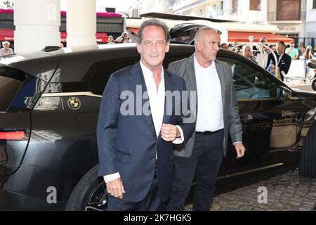 ©PHOTOPQR/LE PARISIEN/Fred Dugit ; Cannes ; Cuture / Cinéma Cannes (06), le 16 mai 2022 Arrivée au Martinez du jury du 75e festival de Cannes présidé l'acteur Vincent Lindon, aisi que Noomi RApace, Jeff NICHOLS, Ladj LY, Rebecca HALL, Deukepika, PADE Jasmine TRINCA, Joachim TRIER et Asghar FARHADI. Photo LP / Fred Dugit - 75th Festival del Cinema di Cannes. Arrivo della giuria prima del festival, che inizia mercoledì 18th maggio. Foto Stock