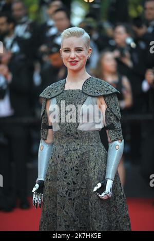 ©franck castel/MAXPPP - 16/05/2022 cerimonia di apertura del taglio finale Red Carpet il 75th° Festival annuale del cinema di Cannes. bebe vio .CANNES, FRANCIA MAGGIO 17 Foto Stock