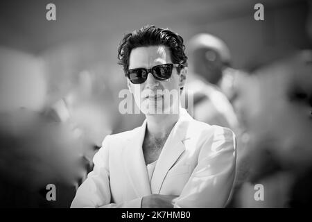 ©franck castel/MAXPPP - 20/05/2022 il fumo causa la tosse Fumar Fait TousserPhotocall - il 75th° Festival annuale di Cannes CANNES CANNES CANNES CANNES CANNES Cannes, FRANCIA - 21 MAGGIO Vincent Lacoste Foto Stock