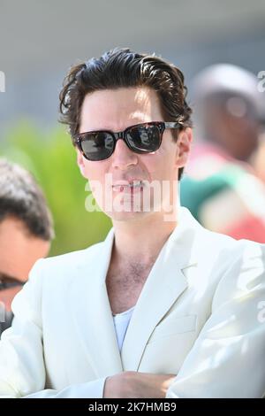 ©franck castel/MAXPPP - 20/05/2022 il fumo causa la tosse Fumar Fait TousserPhotocall - il 75th° Festival annuale di Cannes CANNES CANNES CANNES CANNES CANNES Cannes, FRANCIA - 21 MAGGIO Vincent Lacoste Foto Stock