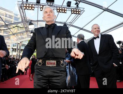 ©PHOTOPQR/NICE MATIN/Patrice Lapoirie ; Cannes ; 25/05/2022 ; l'attore statunitense Tom Hanks arriva per la proiezione del film 'Elvis' durante la 75th edizione del Festival di Cannes a Cannes, nel sud della Francia, il 25 maggio 2022. Foto Stock