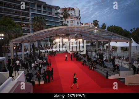 ©PHOTOPQR/LE PARISIEN/Fred Dugit ; Cannes ; 26/05/2022 ; Cuture / Cinéma Palais des festival à Cannes (06), le 26 mai 2022 le tapis rouge du festival de Cannes Photo LP / Fred Dugit - Cannes International film Festival. Foto Stock