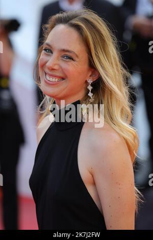 ©Pierre Teyssot/MAXPPP ; Cannes Film Festival 2022. 75th° edizione del Festival International du Film de Cannes il 27/05/2022 a Cannes, Francia. Tappeto rosso per la proiezione del film "Madre e Figlio (un Petit Frere)" Laetia Dosch. Â Pierre Teyssot / Maxppp Foto Stock