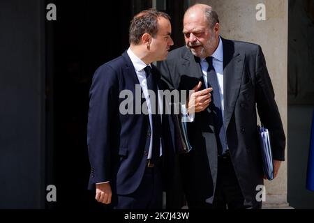 ©Thomas Padilla/MAXPPP - 01/06/2022 ; Parigi, Francia ; SORTIE DU CONGRÈS au PALAIS DE l'ELYSEE. SEBASTIEN LECORNU, MINISTRE DES ARMEES, ERIC DUPOND MORETTI, GARDE DES SCEAUX, MINISTRE DE LA JUSTICE. - Parigi, Francia, 1st 20222 giugno riunione settimanale del gabinetto Foto Stock