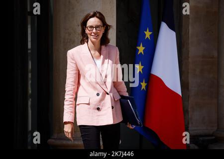 ©Thomas Padilla/MAXPPP - 01/06/2022 ; Parigi, Francia ; SORTIE DU CONGRÈS au PALAIS DE l'ELYSEE. AMELIE DE MONTCHALIN, MINISTRE DE LA TRANSITION ECOLOGIQUE ET DE LA COHESION DES TERRITOIRES. - Parigi, Francia, 1st 20222 giugno riunione settimanale del gabinetto Foto Stock