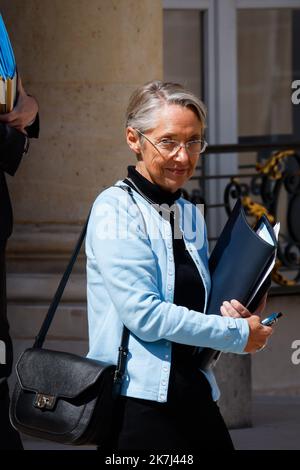 ©Thomas Padilla/MAXPPP - 01/06/2022 ; Parigi, Francia ; SORTIE DU CONGRÈS au PALAIS DE l'ELYSEE. ELISABETH BORNE, PREMIERE MINISTRE. - Parigi, Francia, 1st 20222 giugno riunione settimanale del gabinetto Foto Stock