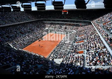 ©FRANCK CASTEL/MAXPPP - 20220005 Roland Garros - giorno 10 l'immagine mostra una visione generale della Corte Philippe Chatrier durante il giorno dieci di Roland Garros il 31 maggio 2022 a Parigi, Francia. Foto Stock