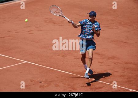 ©PHOTOPQR/LE PARISIEN/LP / Arnaud Journois ; PARIGI ; 04/06/2022 ; TENNIS , ROLAND GARROS 2022 , 04/06/2022 , FINALE JUNIOR GARCONS , GABRIEL DEBRU vs GILLES ARNAUD BAILLY Parigi, Francia, 4th 202 giugno i francesi aprono a Roland Garros, junior boys finale Foto Stock
