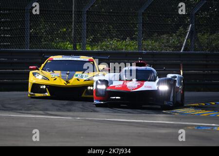 ©Alexandre Dimou/ALEXPRESS/MAXPPP - 11 / 06 /2022 / Francia / le Mans / Sport / Auto / WEC / 24h du MANS / Hyper CAR / Toyota Gazoo Racing / Sebastien BUEMI - Ryo HIRAKAWA - Brendon HARTLEYand GT Pro / Corvette Racing / Tommy Milner - Nick Tandy - Alexander Sims la 2022 24 ore di le Mans è la 90th edizione della 24 ore di le Mans e si svolgerà il 11 e 12 giugno 2022. E' il 3rd° round del Campionato Mondiale di Endurance FIA 2022 Foto Stock