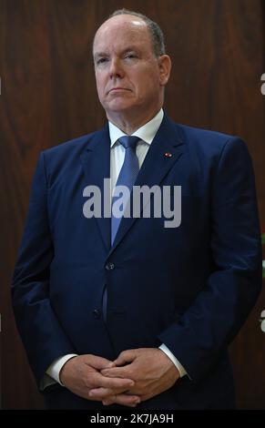 ©Mourad ALLILI/MAXPPP - 08/06/2022 Voiron Isere le 09/06/2022 : Ceremonie de remise des insignes de chevalier dans l ordre de la legion d honneur a MR Gerard Christancien Championde france de boxe ,l a participe aux Jeux olympiques d'hiver de 1968, 1972, 1976 et 1984 en presence de son ami le principe Albert II de Monaco. Il principe Alberto era a Voiron, in Francia, per la distinzione del suo amico, Gérard Christaud, che ricevette l'insegna di Cavaliere della Legione d'onore il 8th giugno 2022 Foto Stock