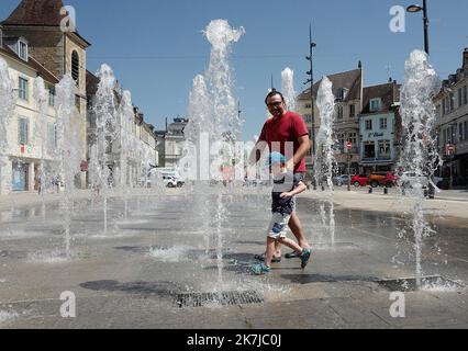 ©PHOTOPQR/LE PROGRES/Philippe TRIAS - 20/06/2022 - Fortes chaleurs, Lons-le-Saunier, 20 juin 2022. -Fortes chaleurs dans le Jura et ici, la ville de Lons-le-Saunier. - Temperature molto calde in Francia Foto Stock