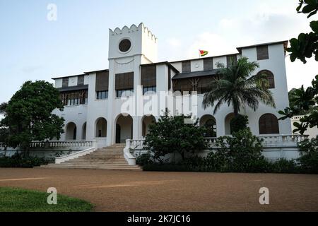 ©Nicolas Remene / le Pictorium/MAXPPP - Lome 29/05/2022 Nicolas Remene / le Pictorium - 29/5/2022 - Togo / Lome / Lome - le palais de Lome, ancien palais des gouverneurs est un batiment Emblematique coloniale de la ville de Lome situe sur le boulevard du Mono, face a la mer. Heritage de la colonization allemande, l'est aujourd'hui devenu un musee entoure d'un Grand parc botanique ouvert au public. / 29/5/2022 - Togo / Lome / Lome - il Lome Palace, ex Palazzo dei Governatori, è un emblematico edificio coloniale della città di Lome situato sul Mono Boulevard, di fronte al mare. Un'eredità di G Foto Stock