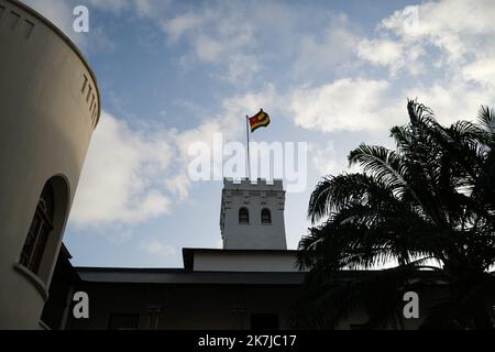 ©Nicolas Remene / le Pictorium/MAXPPP - Lome 29/05/2022 Nicolas Remene / le Pictorium - 29/5/2022 - Togo / Lome / Lome - le palais de Lome, ancien palais des gouverneurs est un batiment Emblematique coloniale de la ville de Lome situe sur le boulevard du Mono, face a la mer. Heritage de la colonization allemande, l'est aujourd'hui devenu un musee entoure d'un Grand parc botanique ouvert au public. / 29/5/2022 - Togo / Lome / Lome - il Lome Palace, ex Palazzo dei Governatori, è un emblematico edificio coloniale della città di Lome situato sul Mono Boulevard, di fronte al mare. Un'eredità di G Foto Stock