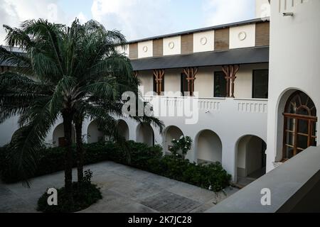 ©Nicolas Remene / le Pictorium/MAXPPP - Lome 29/05/2022 Nicolas Remene / le Pictorium - 29/5/2022 - Togo / Lome / Lome - le palais de Lome, ancien palais des gouverneurs est un batiment Emblematique coloniale de la ville de Lome situe sur le boulevard du Mono, face a la mer. Heritage de la colonization allemande, l'est aujourd'hui devenu un musee entoure d'un Grand parc botanique ouvert au public. / 29/5/2022 - Togo / Lome / Lome - il Lome Palace, ex Palazzo dei Governatori, è un emblematico edificio coloniale della città di Lome situato sul Mono Boulevard, di fronte al mare. Un'eredità di G Foto Stock