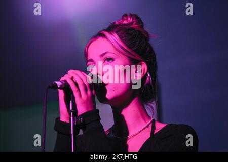 ©Simon Becker / le Pictorium/MAXPPP - Montreux 02/07/2022 Simon Becker / le Pictorium - 2/7/2022 - Suisse / Lac Leman / Montreux - Iliona en concerto au Montreux Jazz Festival le 2 juillet 2022 / 2/7/2022 - Svizzera / Lago Ginevra / Montreux - Iliona ha suonato dal vivo al Montreux Jazz Festival il 2 luglio 2022 Foto Stock