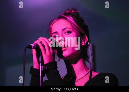 ©Simon Becker / le Pictorium/MAXPPP - Montreux 02/07/2022 Simon Becker / le Pictorium - 2/7/2022 - Suisse / Lac Leman / Montreux - Iliona en concerto au Montreux Jazz Festival le 2 juillet 2022 / 2/7/2022 - Svizzera / Lago Ginevra / Montreux - Iliona ha suonato dal vivo al Montreux Jazz Festival il 2 luglio 2022 Foto Stock