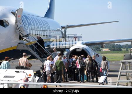 ©PHOTOPQR/LE MIDI LIBRE/JEAN MICHEL Mart ; MONTPELLIER ; 12/05/2015 ; AEROPORT DE FREJORGUES 2 MILLIONIEME PASSAGER DE RYAN AIR / RYANAIR AVION - la 109th edizione del Tour de France si svolge dal 01 al 24 luglio 2022 - - Foto Stock