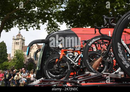 ©PHOTOPQR/LE PROGRES/Philippe TRIAS - 09/07/2022 - Tour de France, Dole, 9 juillet 2022. -8ème étape du tour de France, Dole>Losanna. Cette 8ème étape est partie de la ville de Dole pour celle de Lausanne en Suisse sur 186,3km de route sinueuses à travers le Jura. - La 109th° edizione del Tour de France si svolge dal 01 al 24 luglio 2022 - - Foto Stock