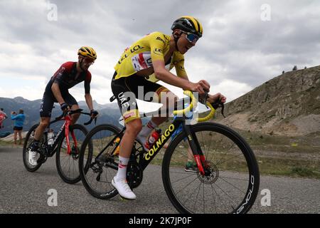 ©PHOTOPQR/LA PROVENCE/DUCLET Stéphane ; Aramon ; 13/07/2022 ; 11e étape du tour de France entre Albertville et le col du Granon ICI, Pogacar tappa undici della corsa ciclistica Tour de France, una corsa delle 149km da Albertville a col du Granon Serre Chevalier, Francia, mercoledì 13 luglio 2022 Foto Stock