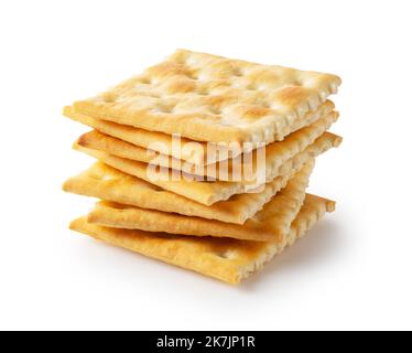 Cracker posti uno sopra l'altro su uno sfondo bianco. Foto Stock