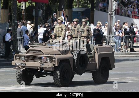 ©Sebastien Muylaert/MAXPPP - Parigi 14/07/2022 Illustrazione troupes motorizees lors de la ceremonie du 14 juillet 2022, Place de la Concorde. Parigi, 14.07.2022 - giornata della Bastiglia in Francia. Foto Stock