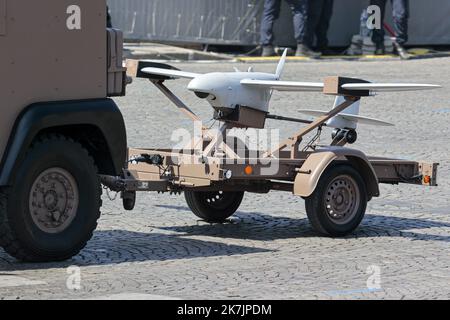 ©Sebastien Muylaert/MAXPPP - Parigi 14/07/2022 Illustrazione drone lors de la ceremonie du 14 juillet 2022, Place de la Concorde. Parigi, 14.07.2022 - giornata della Bastiglia in Francia. Foto Stock