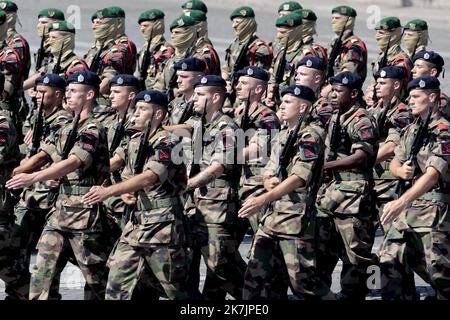 ©Sebastien Muylaert/MAXPPP - Parigi 14/07/2022 Illustrazione troupes a pieds lors de la cerimonie du 14 juillet 2022, Place de la Concorde. Parigi, 14.07.2022 - giornata della Bastiglia in Francia. Foto Stock