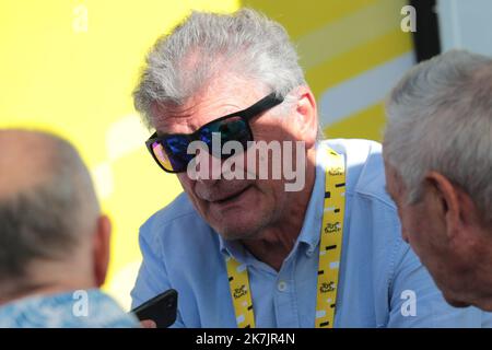 ©Pierre Teyssot/MAXPPP ; Tour de France - gara ciclistica UCI - fase 13 Bourg d'Oisans - Saint-Etienne. Cote de BriÃ, Francia il 15 luglio 2022. Bernard Thevenet. Â Pierre Teyssot / Maxppp Foto Stock