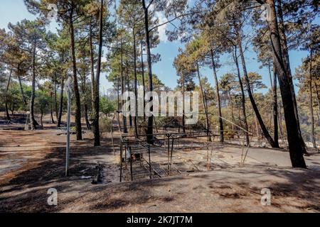 Â-PHOTOPQR/SUD OUEST/GUILLAUME BONNAUD ; BORDEAUX ; 19/07/2022 ; LE 19 JUILLET 2022 / A LA TESTE / INCENDIE EN GIRONDE / LES CAMPINGS DE LA DUNE DU PYLA / PH Guillaume Bonnaud / CAMPING LE PYLA / Foto di campeggio, che è stato devastato da un incendio nella Gironda, sud-ovest della Francia, 19 luglio 2022 Foto Stock