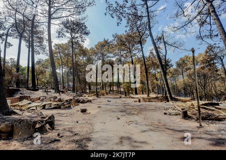 Â-PHOTOPQR/SUD OUEST/GUILLAUME BONNAUD ; BORDEAUX ; 19/07/2022 ; LE 19 JUILLET 2022 / A LA TESTE / INCENDIE EN GIRONDE / LES CAMPINGS DE LA DUNE DU PYLA / PH Guillaume Bonnaud / CAMPING LE PYLA / Foto di campeggio, che è stato devastato da un incendio nella Gironda, sud-ovest della Francia, 19 luglio 2022 Foto Stock