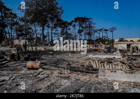 Â-PHOTOPQR/SUD OUEST/GUILLAUME BONNAUD ; BORDEAUX ; 19/07/2022 ; LE 19 JUILLET 2022 / A LA TESTE / INCENDIE EN GIRONDE / LES CAMPINGS DE LA DUNE DU PYLA / PH Guillaume Bonnaud / CAMPING LE PYLA / Foto di campeggio, che è stato devastato da un incendio nella Gironda, sud-ovest della Francia, 19 luglio 2022 Foto Stock