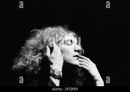 ©Philippe Gras / le Pictorium/MAXPPP - Parigi 10/10/1969 Philippe Gras / le Pictorium - 10/10/1969 - Francia / Ile-de-France / Parigi - Robert Plant, LED Zeppelin, Concerto a Olympia, 1969 / 10/10/1969 - Francia / Ile-de-France (regione) / Parigi - Robert Plant, LED Zeppelin, Concerto ad Olympia, 1969 Foto Stock